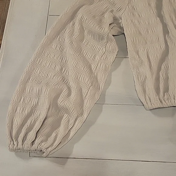 Cute long sleeve open back crop top - Picture 5 of 10